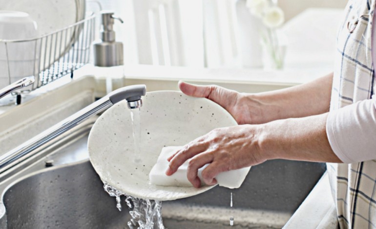 شستشوی دستی ظروف